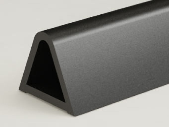 Perfil de para-choques triangular 82,5×70 · L=2500